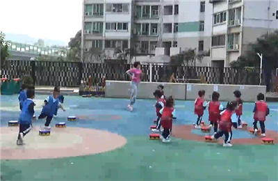 小班體育教學“小小冒險家”